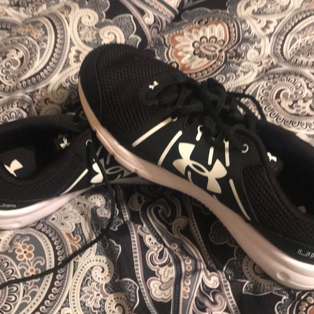 SOLD!! Under Armour shoes
